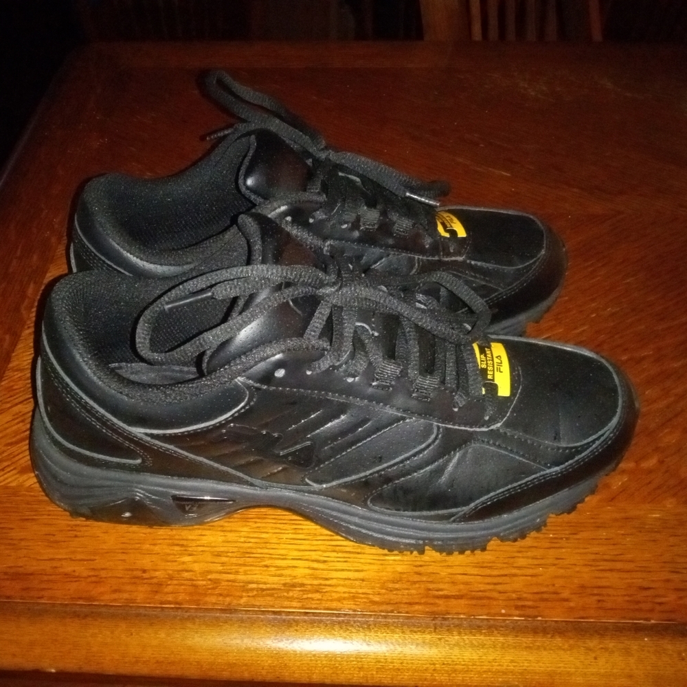 Fila slip resistant work shoes woman's size 8